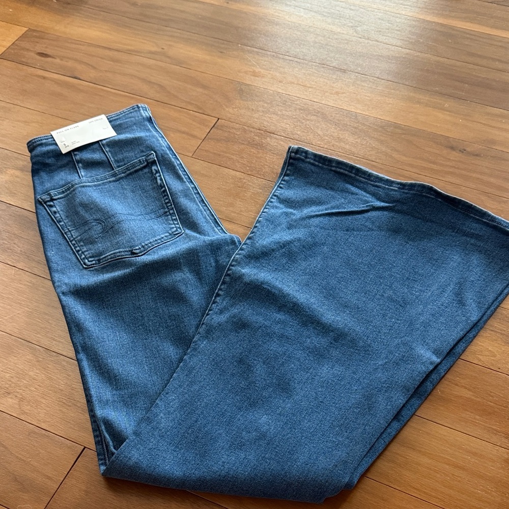 American Eagle Luz Stretch High Rise Short Pull On Flare - Size S!